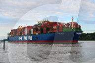 NEWS - Das grösste Containerschiff der Welt HMM Algeciras legt in Hamburg an