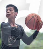 FEATURE - Zhang Jiacheng aus China ist auch als Einarmiger ein echter Basketball-Crack