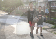 FEATURE - Zhang Jiacheng aus China ist auch als Einarmiger ein echter Basketball-Crack