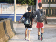 FEATURE - Zhang Jiacheng aus China ist auch als Einarmiger ein echter Basketball-Crack
