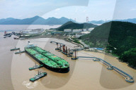 NEWS - Öltanker Maran Aries löscht Rohöl-Ladung im Hafen von Zhoushan, China