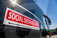 NEWS - Coronavirus: Vorstellung eines Social Distancing Bus im niederländischen Norrdwijk 