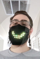FEATURE - LED-Gesichtsmaske mit Stimmaktivierung