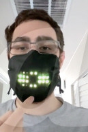 FEATURE - LED-Gesichtsmaske mit Stimmaktivierung