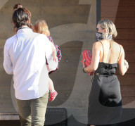 EXKLUSIV -  Kate Hudson und Danny Fujikawa dinieren mit Mama Goldie Hawn und Kurt Russell im Nobu
