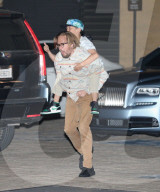 EXKLUSIV -  Kate Hudson und Danny Fujikawa dinieren mit Mama Goldie Hawn und Kurt Russell im Nobu
