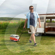 FEATURE - Kühlbox im VW-Camper-Design für den Sommer
