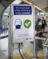 Masks compulsory on the tube