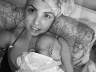 SCHICKSALE - Krebsdiagnose in der Schwangerschaft: Junge Mutter freut sich über ihr gesundes Baby