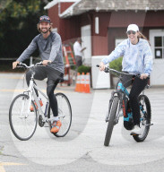 PREMIUM EXCLUSIVE Arnold Schwarzenegger Goes Biking In Santa Monica With Patrick And Christina