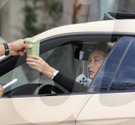 PREMIUM EXCLUSIVE Hailey Baldwin going solo after fight with Justin