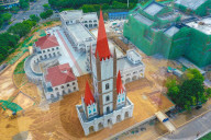 FEATURE - Kirche im gotischen Stil in Nanning, China