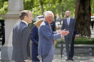 NEWS - London: Präsident Macron und Prinz Charles bei der Kranzniederlegung in London