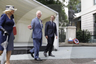 NEWS - London: Präsident Macron und Prinz Charles bei der Kranzniederlegung in London