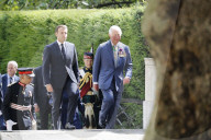 NEWS - London: Präsident Macron und Prinz Charles bei der Kranzniederlegung in London