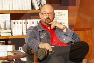 Carlos Ruiz Zafon Promoting his Book 'El Juego Del Angel', Barcelona, Spain - 16 Apr 2008