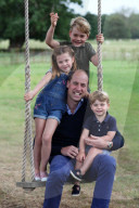 ROYALS - Bilder zum 38. Geburtstag: Prinz William spielt mit seinen Kindern