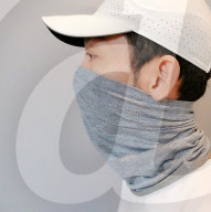 FEATURE - Clever: Halter für Maskenträger, damit sie leichter atmen können