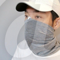 FEATURE - Clever: Halter für Maskenträger, damit sie leichter atmen können