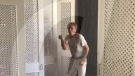 PEOPLE - Sir Cliff Richard gibt eine exklusive Musik-Session aus seinem Haus auf Barbados