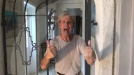 PEOPLE - Sir Cliff Richard gibt eine exklusive Musik-Session aus seinem Haus auf Barbados