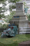 NEWS - BLM: Die gestürzte Statue des Konföderierten-Generals Albert Pike in Washington