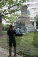 NEWS - BLM: Die gestürzte Statue des Konföderierten-Generals Albert Pike in Washington