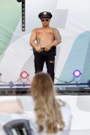 FEATURE - Sixx Paxx Strip-Show live bei der BonnLive Autokonzert-Reihe im Autokino  Bonn