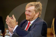 ROYALS - König Willem-Alexander von Holland besucht die Dolmengräber in Borger
