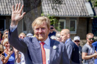 ROYALS - König Willem-Alexander von Holland besucht die Dolmengräber in Borger
