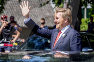 ROYALS - König Willem-Alexander von Holland besucht die Dolmengräber in Borger
