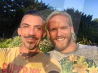 FEATURE -  Frust über geschlossene Kinos: Kreative Kinofans stellen mit allererlei Utensilien berühmte Filmszenen nach