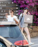 PEOPLE - Charlotte Gainsbourg und Yvan Attal mit ihrer Tochter in Saint Tropez
 unterwegs