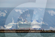 NEWS - Luxus-Kreuzfahrtschiffe ankern vor Portland