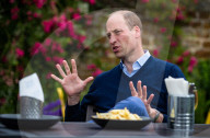 ROYALS - Prinz William trinkt einen Cider im Pub in Norfolk