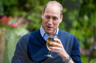 ROYALS - Prinz William trinkt einen Cider im Pub in Norfolk