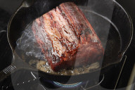 FEATURE - Das weltweit erste 3D-gedruckte Steak auf pflanzlicher Basis könnte schon nächstes Jahr in Pfannen brutzeln
