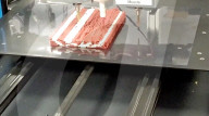 FEATURE - Das weltweit erste 3D-gedruckte Steak auf pflanzlicher Basis könnte schon nächstes Jahr in Pfannen brutzeln
