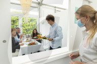 NEWS - Coronavirus: Hotel in Cornwall eröffnet "Anti-Social Club", mit 16 separaten Eingängen