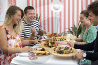 NEWS - Coronavirus: Hotel in Cornwall eröffnet "Anti-Social Club", mit 16 separaten Eingängen