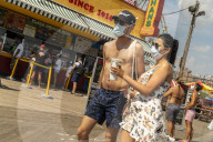 NEWS - Coronavirus: Strandleben auf Coney Island, New York