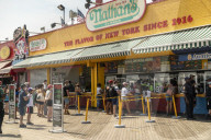NEWS - Coronavirus: Strandleben auf Coney Island, New York