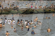 NEWS - Coronavirus: Strandleben auf Coney Island, New York
