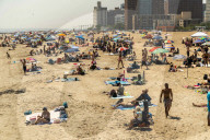 NEWS - Coronavirus: Strandleben auf Coney Island, New York