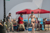 NEWS - Coronavirus: Strandleben auf Coney Island, New York