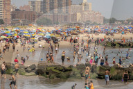 NEWS - Coronavirus: Strandleben auf Coney Island, New York