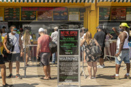 NEWS - Coronavirus: Strandleben auf Coney Island, New York