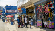 NEWS - Coronavirus: Strandleben auf Coney Island, New York