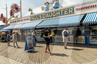 NEWS - Coronavirus: Strandleben auf Coney Island, New York