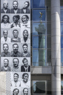 NEWS - Coronavirus: Kunstinstallation an der Bastille Oper in Paris dankt den Gesundheitsmitarbeitenden